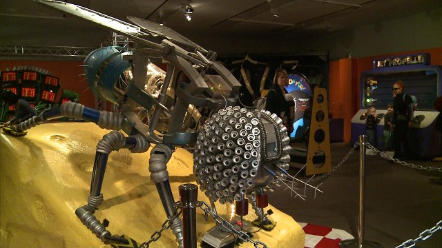 Robot Zoo houses larger-than-life-size robot animals