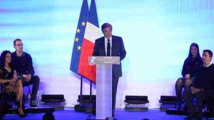 Decenas de altos cargos retiran el apoyo a Fillon por su probable imputación