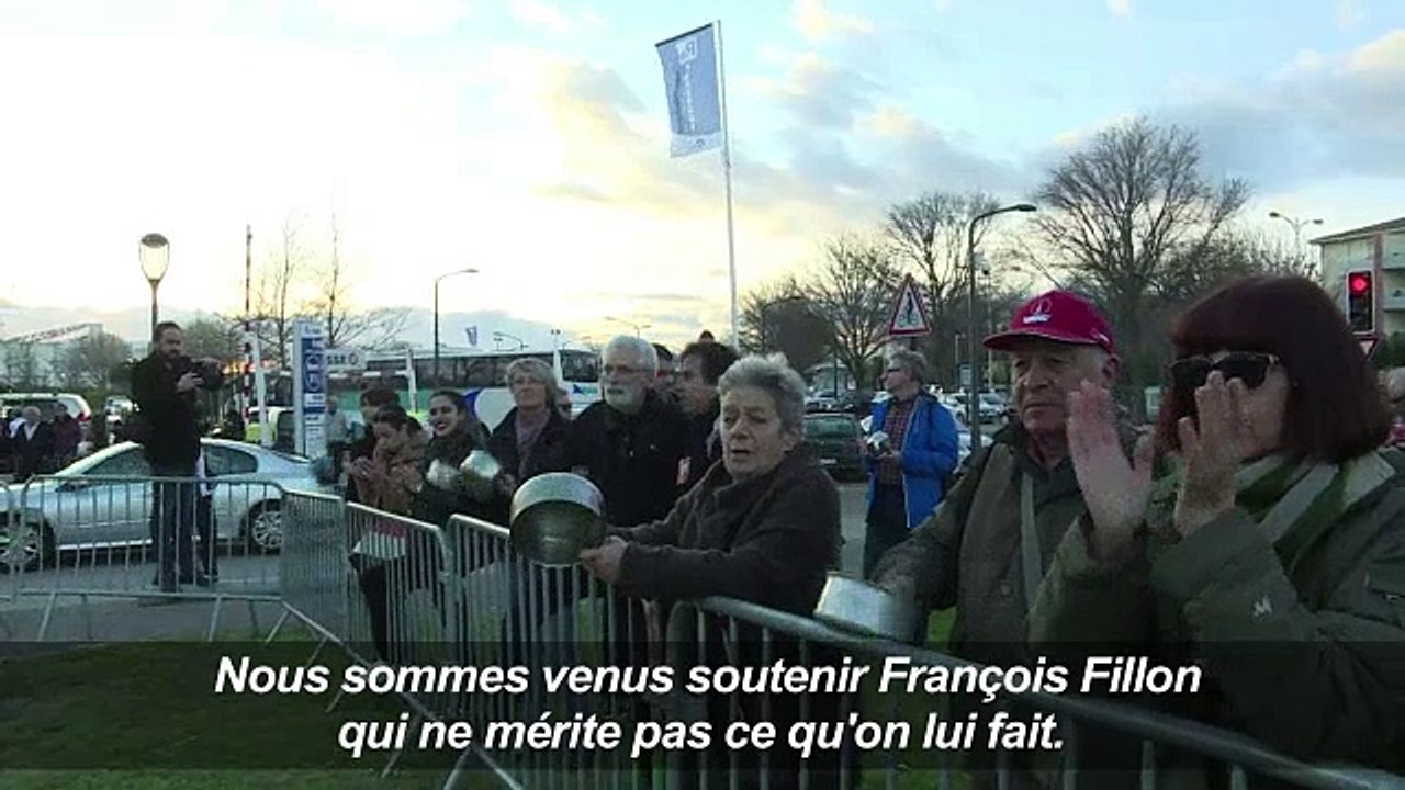 Concert de casseroles pour Fillon à Nïmes
