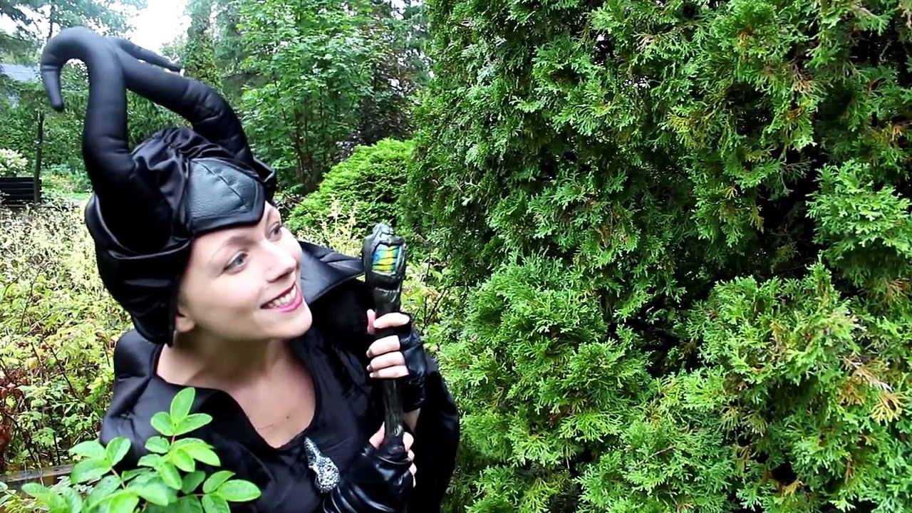Frozen Elsa LIPSTICK ATTACK! w/ Spiderman Joker Anna Hulk Bad Baby Maleficent Spidergirl S