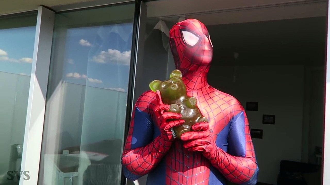 SPIDERMAN & FROZEN ELSA - Giant GUMMY BEAR w/ Joker - Giant Candy - Superhero Fun in Real