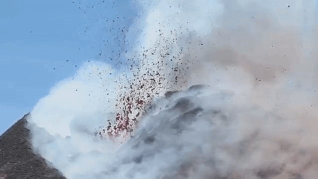 Skiers Observe Eruption Activity on Mount Etna