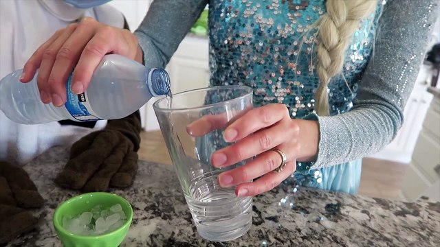 Замороженные Эльза учит магии в реальной жизни с Олафом!! Замороженные Магия дома!! Диснеевские Принцессы