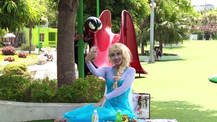 Congelados Elsa y Maléfica Convertido Trolls w Spiderman