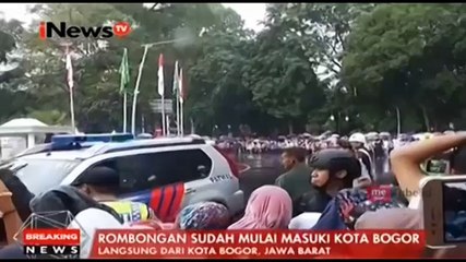 Download Video: Meski Hujan, Warga Tetap Antusias Sambut Kedatangan Raja Salman