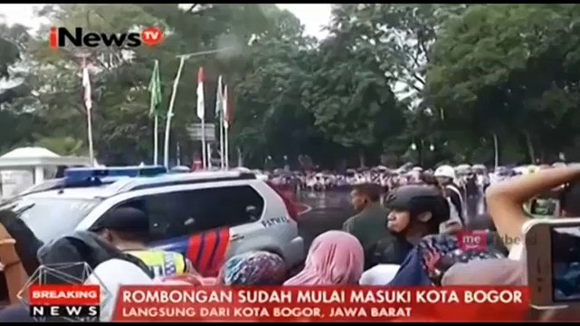 Meski Hujan, Warga Tetap Antusias Sambut Kedatangan Raja Salman