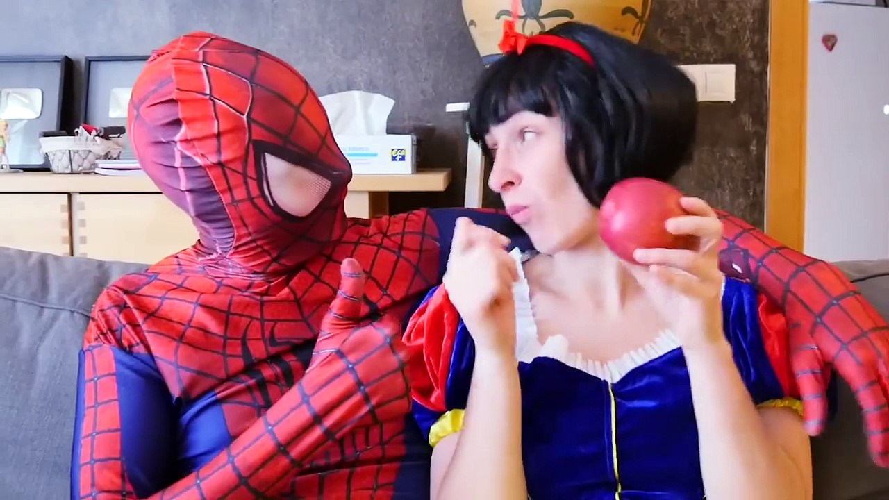 BABY FROZEN ELSA + SPIDER-MAN VS BAD JOKER KIDNAPPED BABIES! SUPERGIRL, Catwoman, Police,