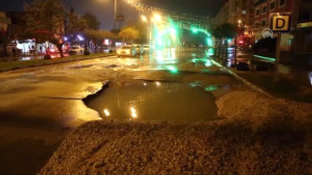 Şiddetli Yağış Asfaltı Çökertti