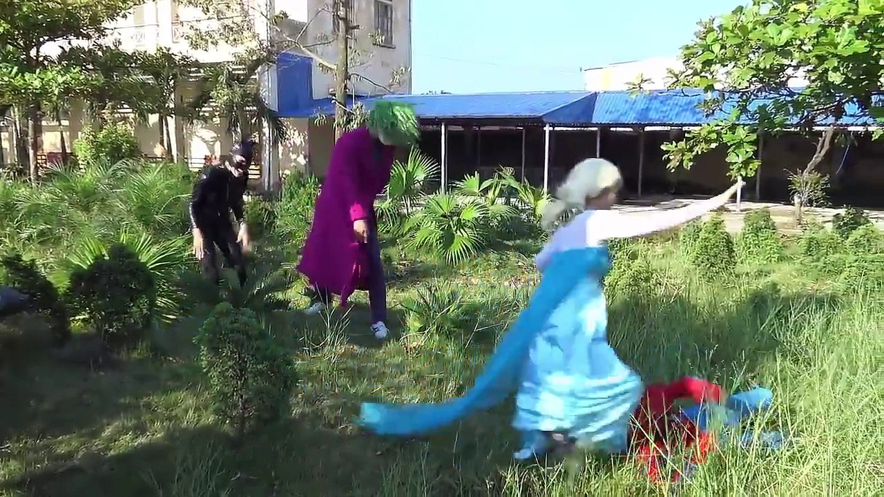 Замороженные Эльза против ORBEEZ Bath против Человек-Паук против Джокера шалости конфеты пузырь смешные супергероев мова