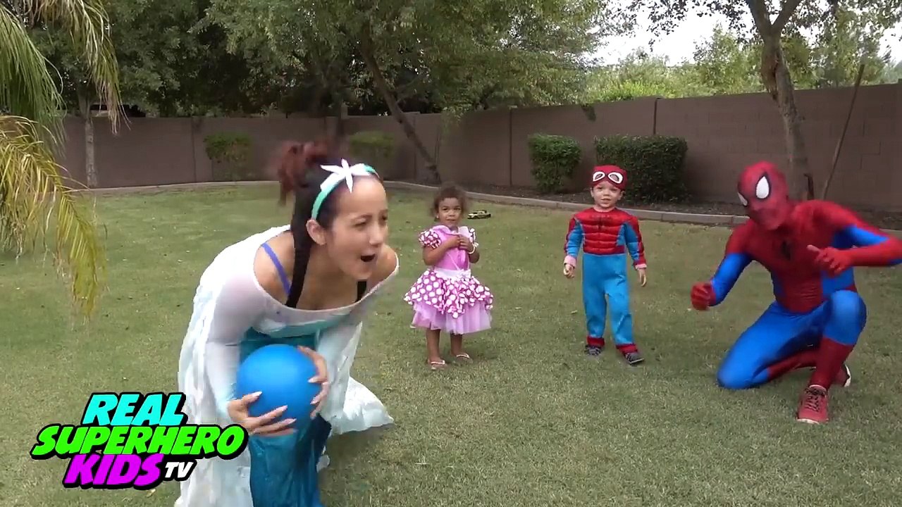 PREGNANT Frozen Elsa POO COLORED BALLS with SPIDERMAN AND PINK SPIDERGIRL vs Joker Superhe