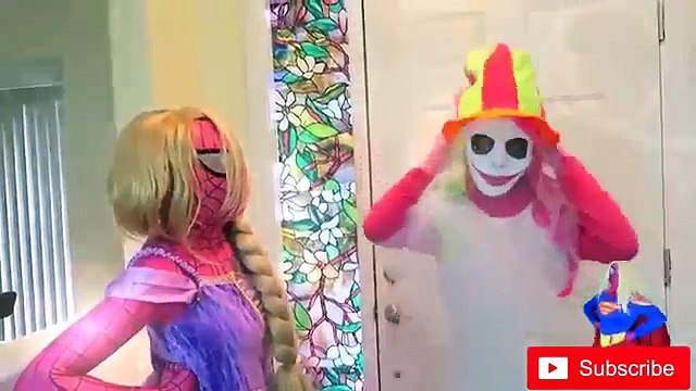 Disney Princesses Vs Maleficent + Evil Queen! Rapunzel Turned Into A Frog + Candy Surprise