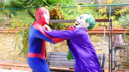 Spiderman Loses His Costume! w/ Frozen Elsa & Anna, Pink Spidergirl, Superman, Joker & Pop
