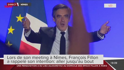 À Nîmes, Fillon le "combattant" persiste et charge Macron