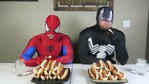 La grasa de Spiderman vs Grasa Veneno de la Vida Real Concurso de Comer Perros Calientes! Película De Superhéroes
