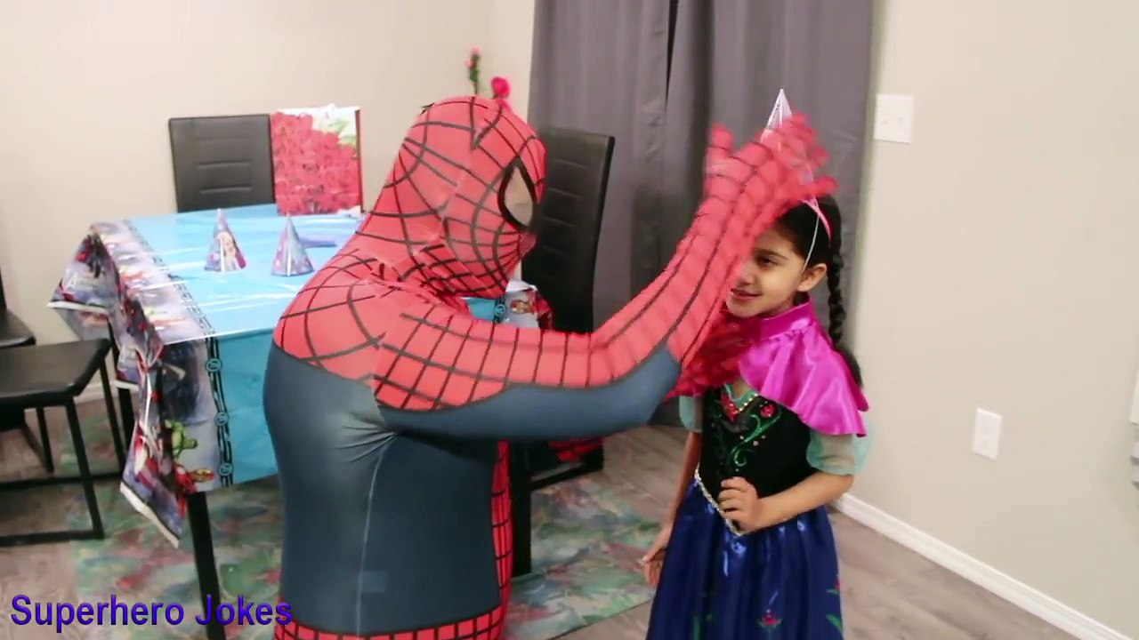 Doc McStuffins Frozen Elsa Tummy Ache Check-Up, Doc McStuffins Gives Elsa a Needle and Che