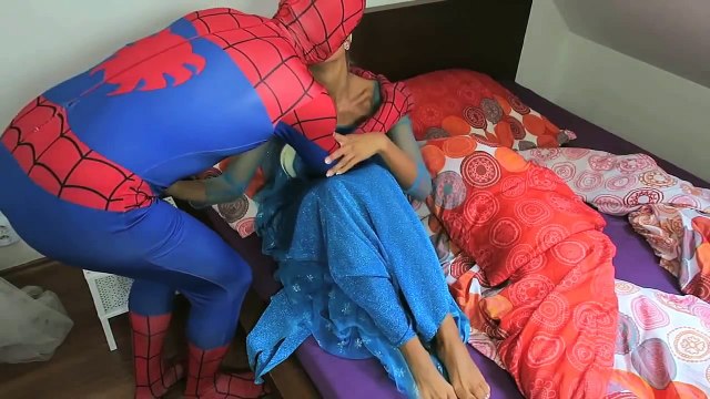 Смешно Замороженные Elsa Компиляции Шалости! Супергерой удовольствие в реальной жизни ж/ Бэтмен, Человек-Паук Мэрг