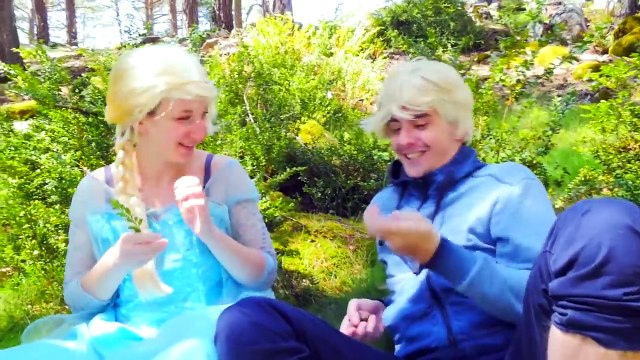 Человек-паук ж/ замороженные elsa Бугер в реальной жизни! Забавный супергерой Малефисента футов, Джек Фрост против г