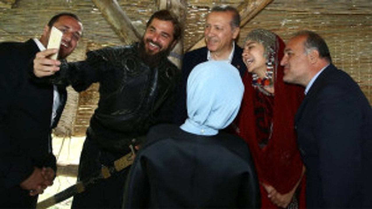 Erdoğan, Diriliş Ertuğrul'a Övgüler Dizdi: Torunlarım Tekrarını Bile İzliyor