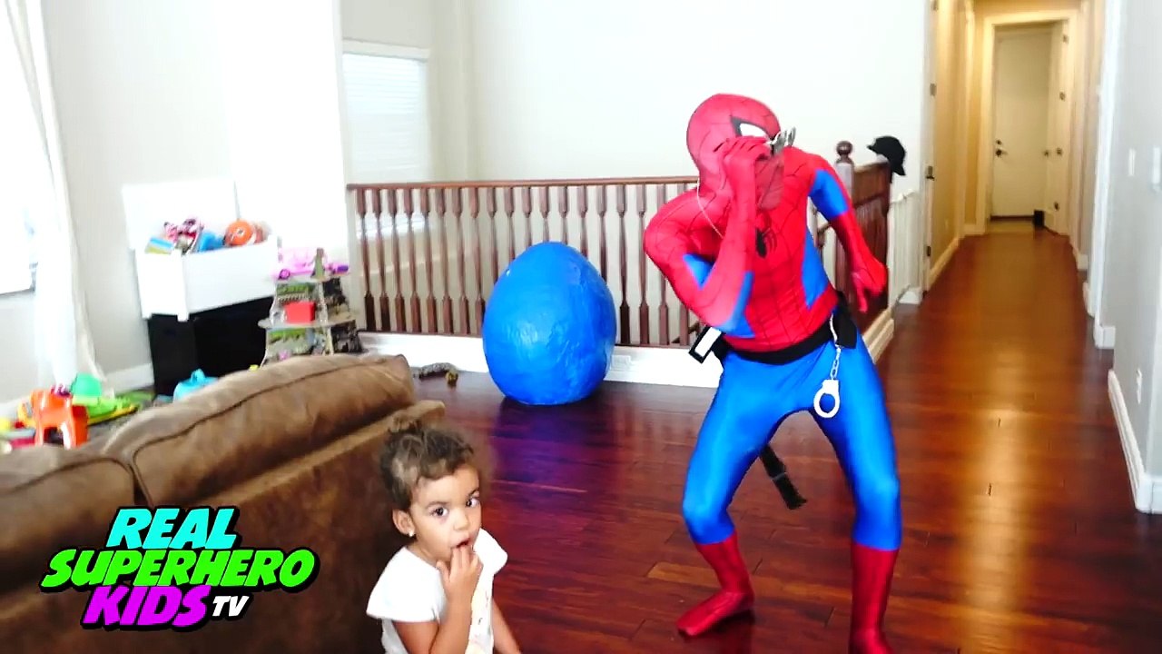 SPIDERGIRL FROZEN ELSA PREGNANT - SPIDERMAN Spider Elsa go to jail Superhero Fun in Real L