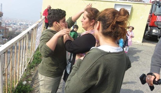 Okulda yangın çıktı öğrenciler gözyaşlarına boğuldu