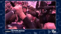 Emmanuel Macron réagit au jet d'oeuf dont il a été victime... avec une blague !