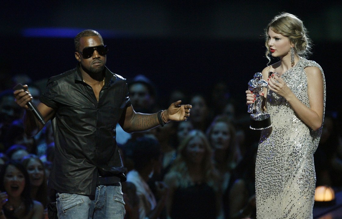 10 Most Epic Music Award Show Crashes