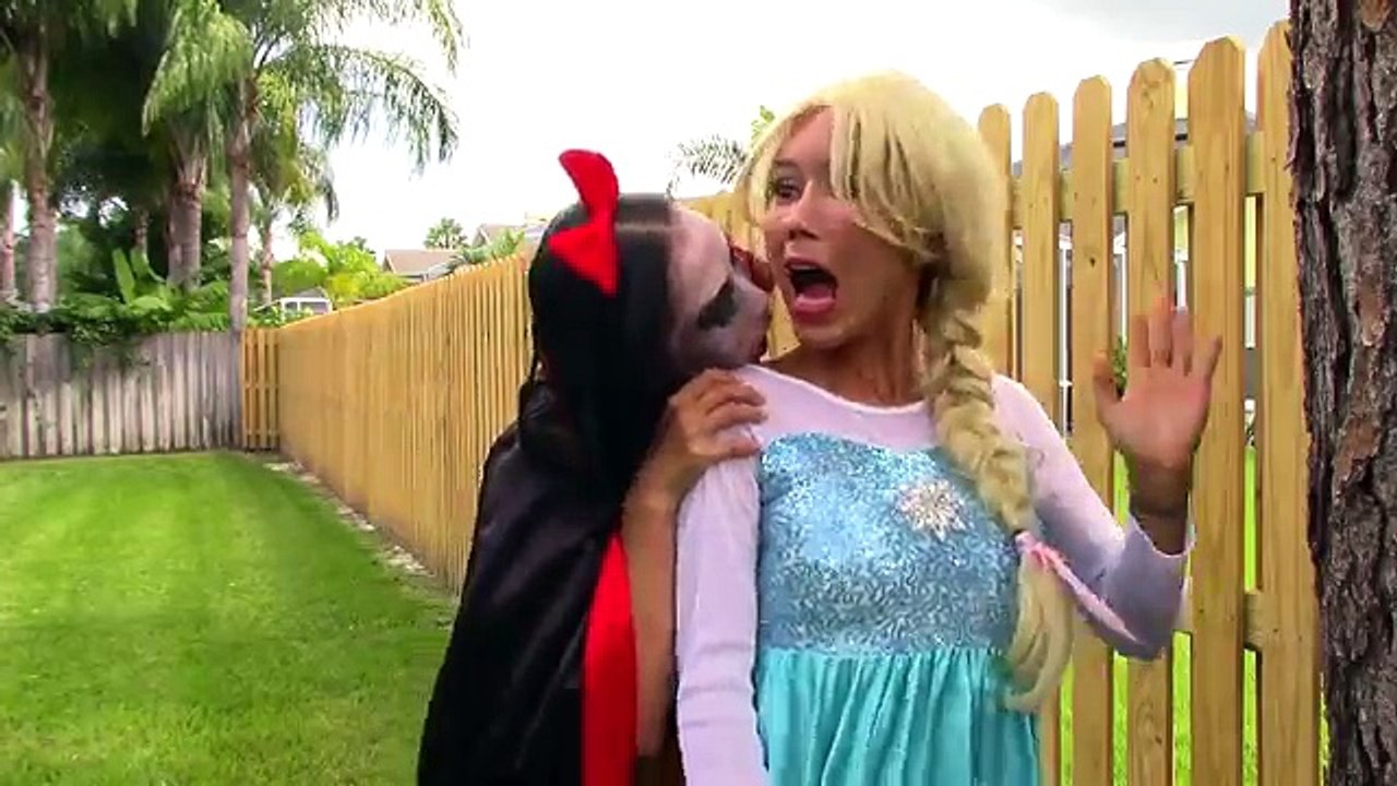 Scary Halloween Vampires & Zombies w Snow White, Frozen Elsa, Spiderman, Maleficent