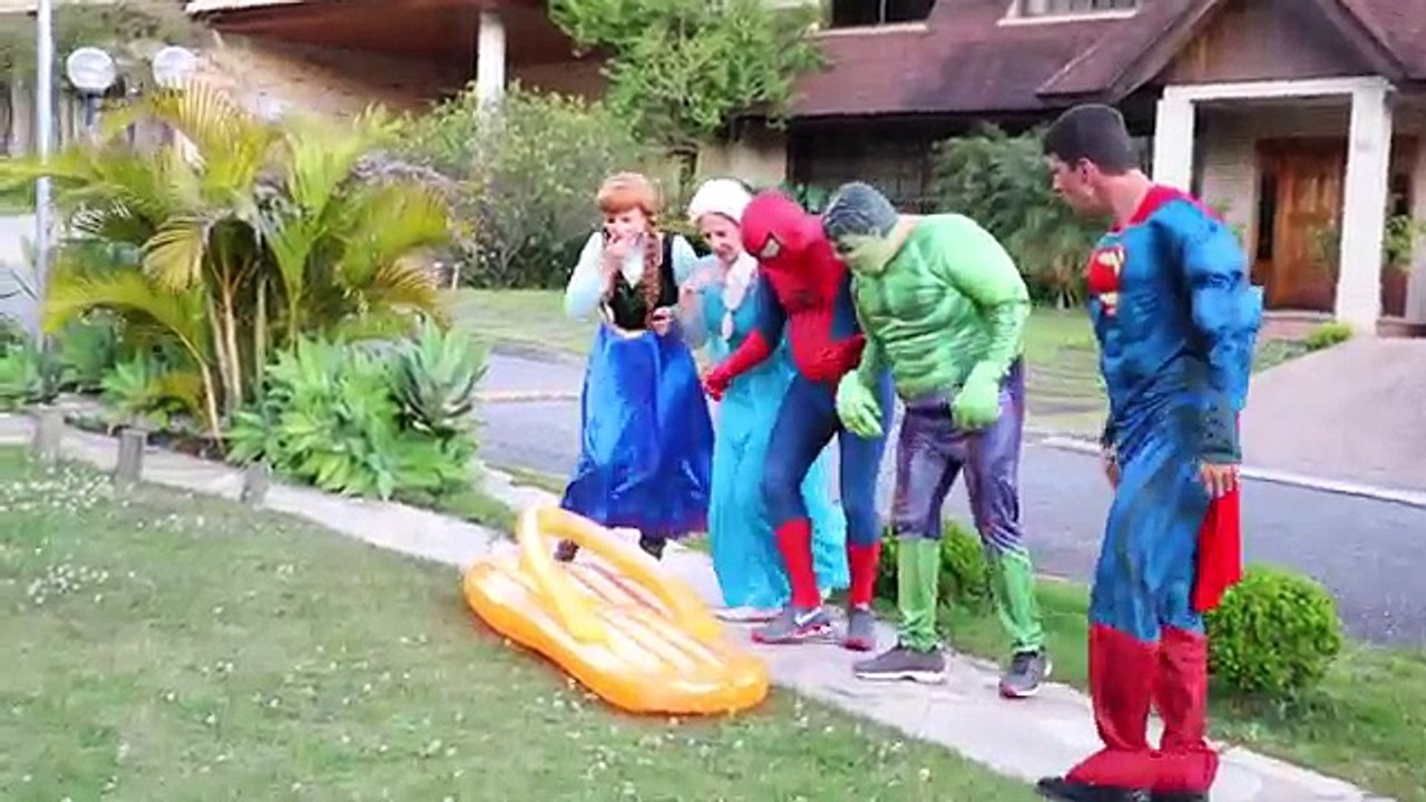 ELSA NEEDS TO PEE
