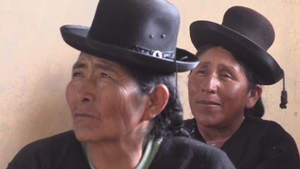 Las "mamachas" peruanas gestionan su propio "banco" de crédito