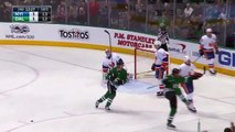 Hockey sur glace - Radek Faksa glisse sur le rebord avant d'aller marquer !