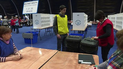 Começa a apuração de votos na Irlanda do Norte