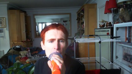 Wiwi égratigne "young and brave" d'Ana Zimmer