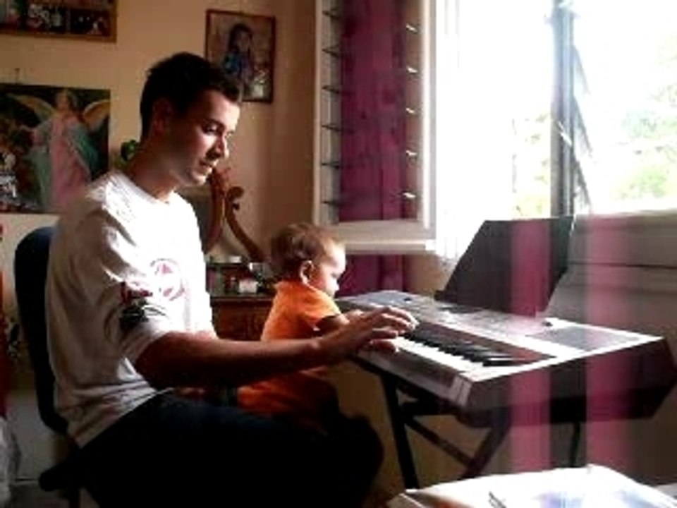 Llewelyn au synthé
