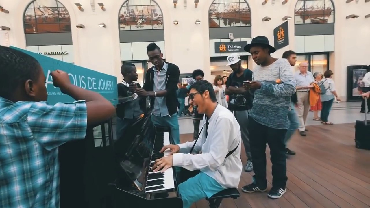 Vincent Vinel - Sia Chandelier