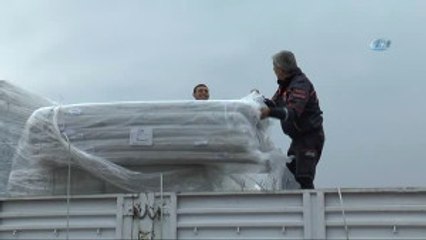 Afad Depremzedelere Yatak Dağıttı