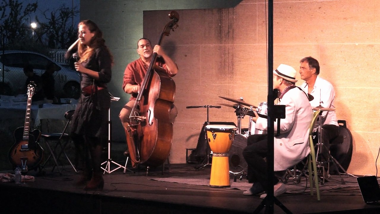 "Qui sas" d'Osvaldo Farrès interprétée par le groupe "Les Zah Zuh"