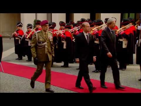 Roma - Gentiloni incontra il Primo Ministro di Malta - L'arrivo a Palazzo Chigi (02.03.17)