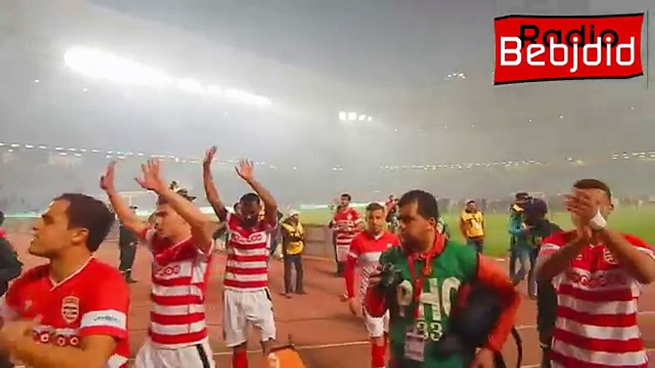 شاهد ماحصل بين جماهير الإفريقي والاعبين إثر نهاية المباراة