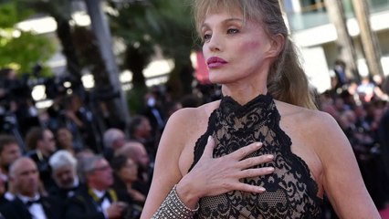 L’étonnante différence d’âge entre Arielle Dombasle et son premier mari