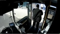Condutor de autocarro evita um suicídio com as 