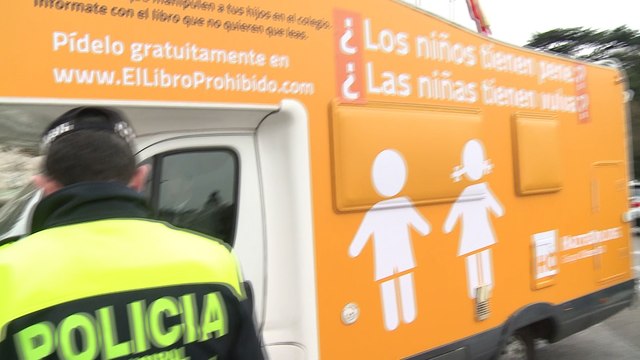La autocaravana de Hazte Oír puede seguir circulando