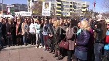 Me protestë kërkohet drejtësi një vit pas vdekjes së dyshimtë të Arbenita Spahiut
