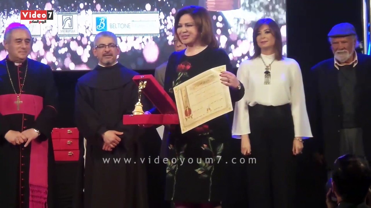 بالفيديو.. محمود حميدة والهام شاهين يحصدان جائزتى أفضل ممثل وممثلة بمهرجان المركز الكاثوليكى
