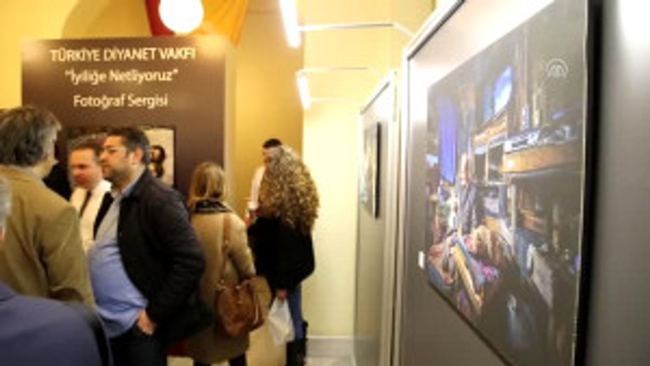 Türkiye Diyanet Vakfı'nın "Iyilik" Temalı Fotoğraf Sergisi Açıldı - Istanbul