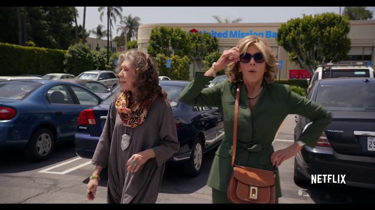 Grace and Frankie   Season 3 Trailer   Netflix(720p)