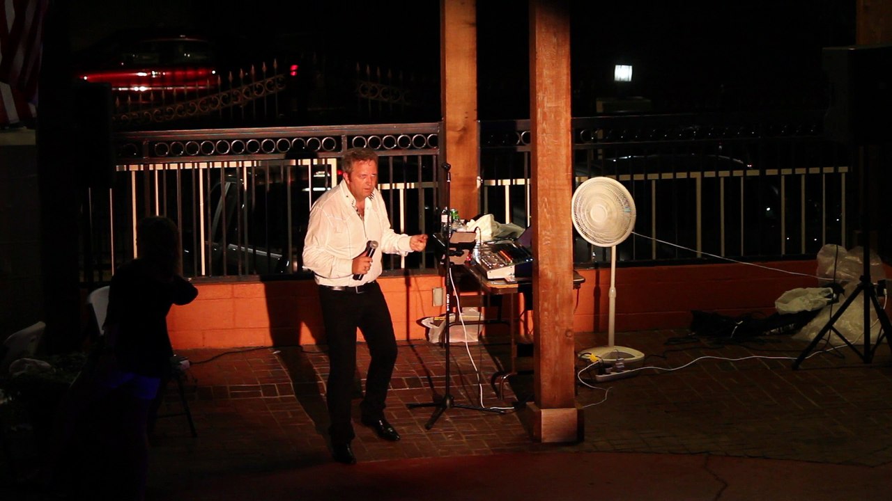 Colin Paul sings 'Little Sister' Elvis Week 2016