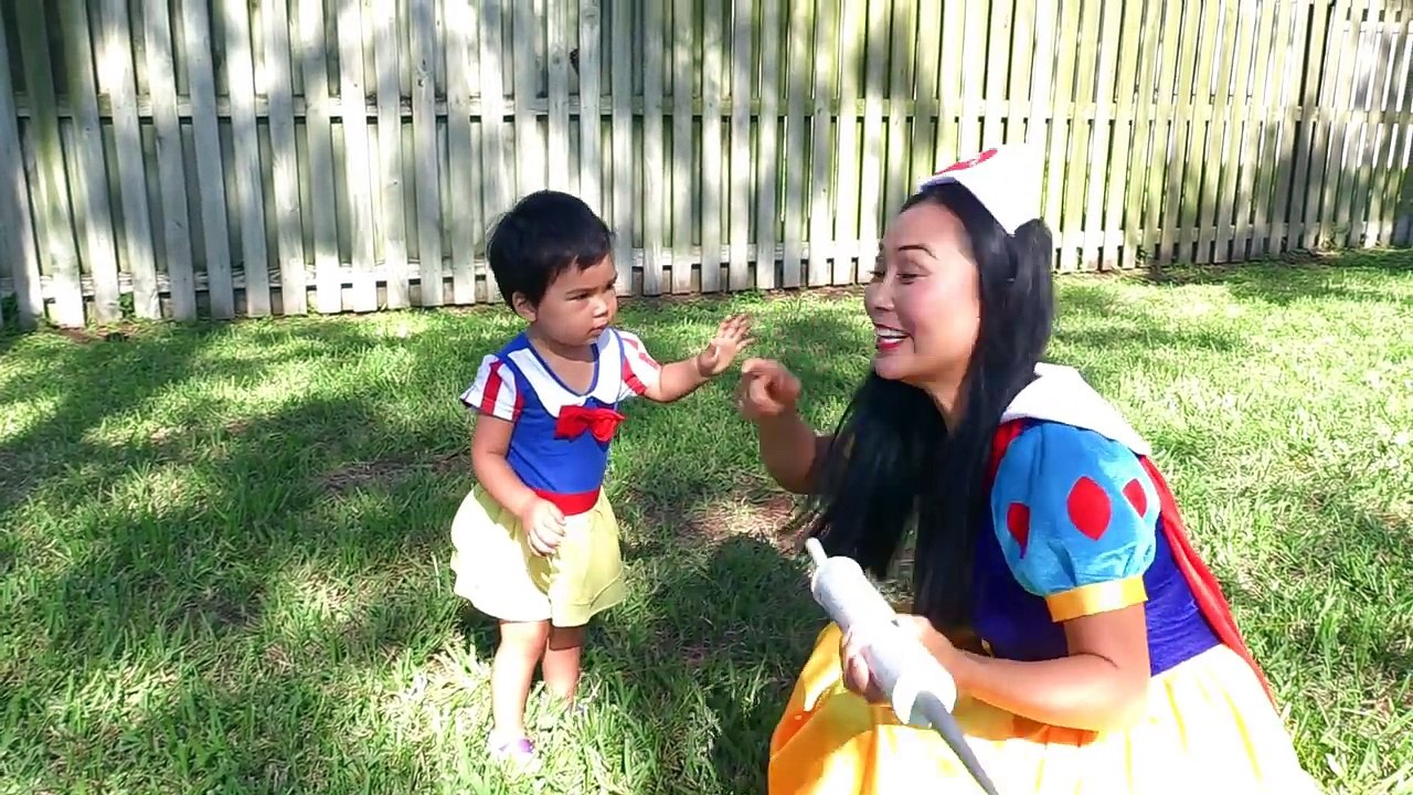 Frozen Elsa Sick Doctor Baby to the rescue! w/ Snow White, Vampire, Spiderman, Giant Needl