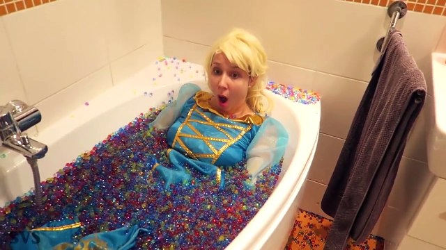 Spiderman & Frozen Elsa vs Mad Elsa! w Pink Spidergirl & Joker - Superhero Fun in Real Lif