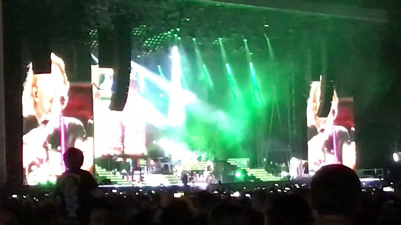Guns N Roses - Welcome To The Jungle - Live Dubai 3 Mar 2017