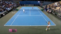 Tennis : Une joueuse se tape un fou rire sur le court